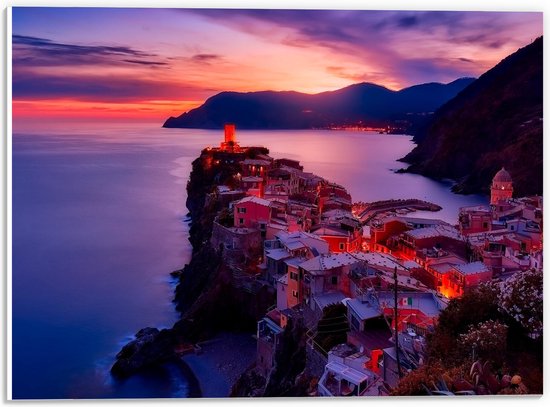 WallClassics - PVC Schuimplaat - Vernazza bij Zonsondergang - Italie - 40x30 cm Foto op PVC Schuimplaat (Met Ophangsysteem)