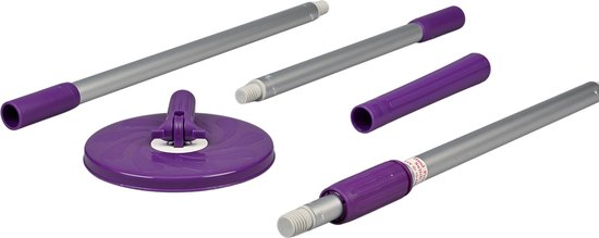 Pièces du Supa Mop : une base de tête de mop violette, deux sections de manche argentées avec des extrémités violettes et un connecteur violet.