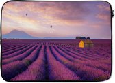 Laptophoes 13 inch - Lavendel - Luchtballon - Berg - Paars - Laptop sleeve - Binnenmaat 32x22,5 cm - Zwarte achterkant