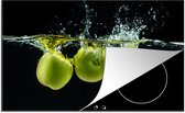 KitchenYeah® Inductie beschermer 90x52 cm - Appels - Fruit - Water - Zwart - Groen - Kookplaataccessoires - Afdekplaat voor kookplaat - Inductiebeschermer - Inductiemat - Inductieplaat mat