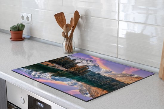 KitchenYeah® Inductie beschermer 60x52 cm - Bergen - Bos - Water - Lucht - Roze - Paars - Kookplaataccessoires - Afdekplaat voor kookplaat - Inductiebeschermer - Inductiemat - Inductieplaat mat