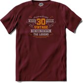 30 Jaar vintage legend - Verjaardag cadeau - Kado tip - T-Shirt - Heren - Burgundy - Maat S