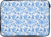 Laptophoes 13 inch - Bloemen - Patroon - Blauw - Laptop sleeve - Binnenmaat 32x22,5 cm - Zwarte achterkant