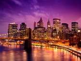 Fotobehangkoning - Behang - Vliesbehang - Fotobehang - Manhattan en Brooklyn Bridge in de nacht - 400 x 309 cm