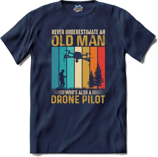 Never underestimate an old man drone pilot | Drone met camera | Mini drones - T-Shirt - Unisex - Navy Blue - Maat 4XL
