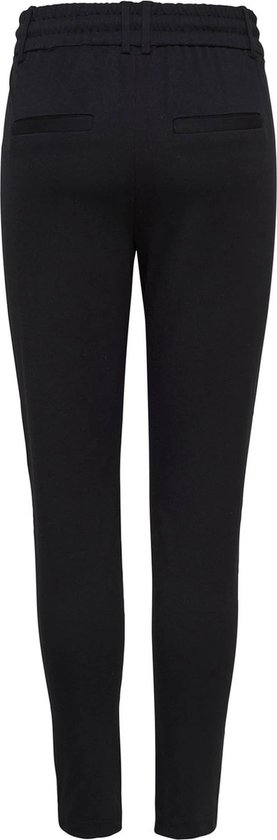 Zwarte chino broek met elastische tailleband en opgestikte zakken, van achteren gezien.