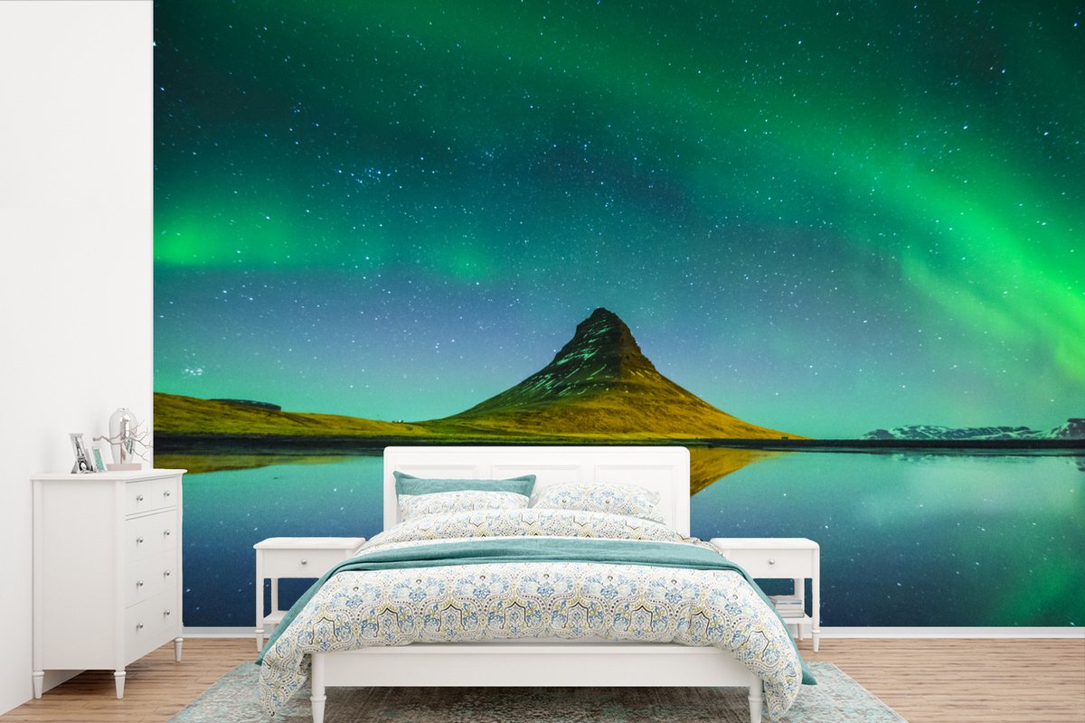Behang - Fotobehang Noorderlicht - Berg - Water - IJsland - Natuur - Breedte 600 cm x hoogte 400 cm op Prijzenvolger.com