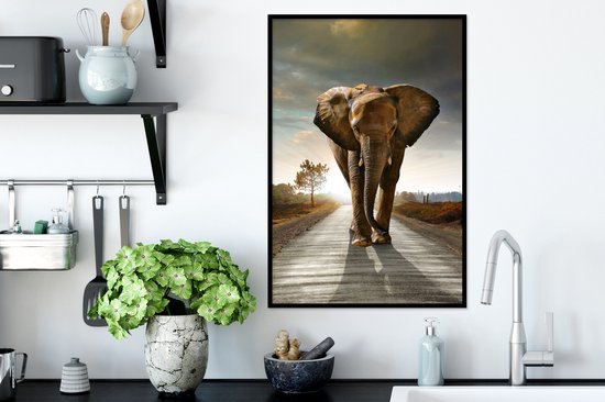 Cadre photo avec affiche - Éléphant - Route - Animaux - Coucher de soleil - Paysage - 40x60 cm - Cadre pour affiche
