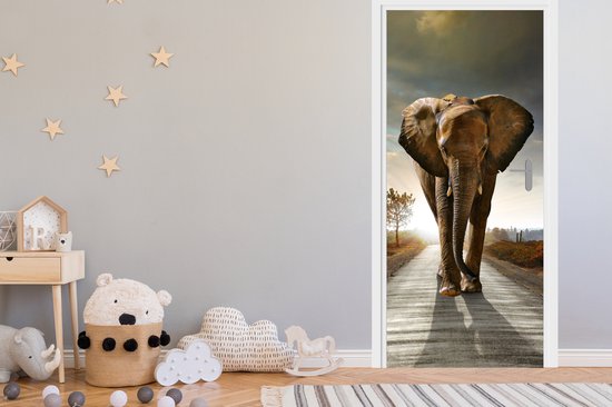 Sticker pour porte Éléphant - Route - Animaux - Coucher de soleil - Paysage - 85x205 cm - Affiche de porte