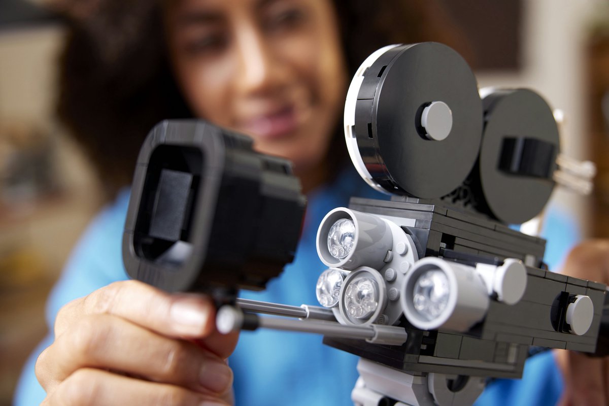LEGO Disney Walt Disney eerbetoon – camera 100ste Verjaardag Set voor Volwassenen - 43230 — afbeelding 15