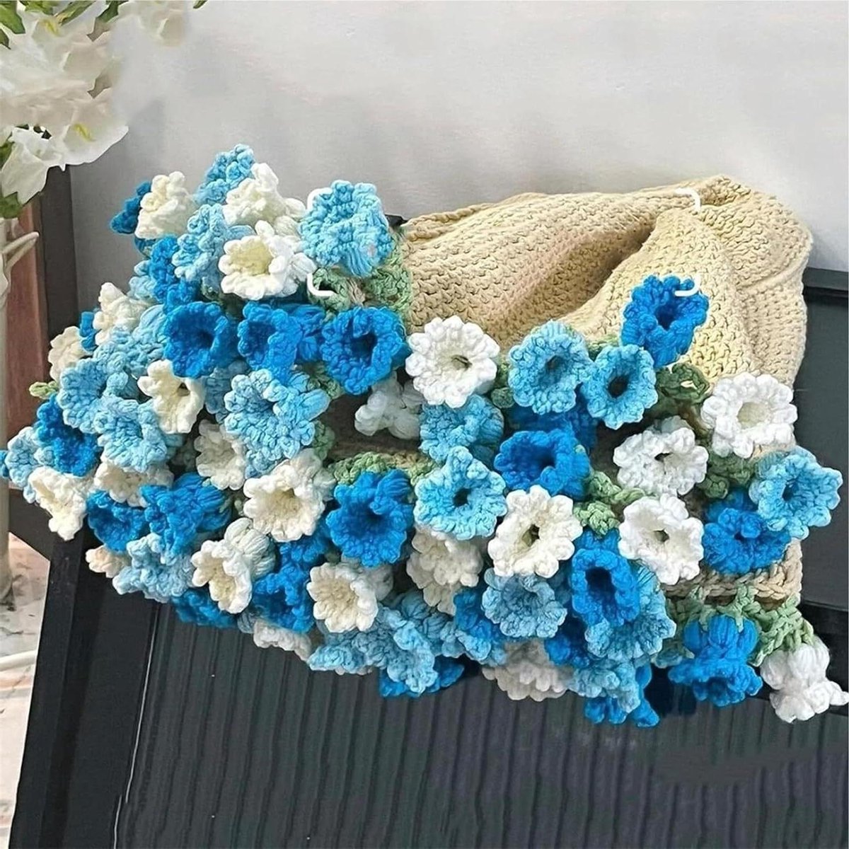 Gehaakte Bloemendeken - Handgemaakt Kussen - Comfort Thuis - Machinewasbaar Ontwerp - 110 cm - Blauw