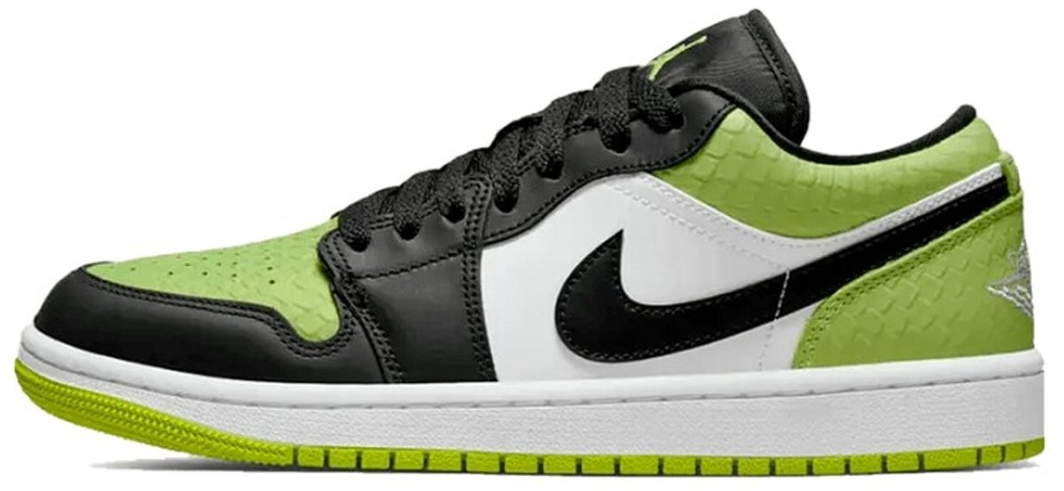 Air Jordan 1 Low Snakeskin Vivid Green (W) - Maat 35.5
