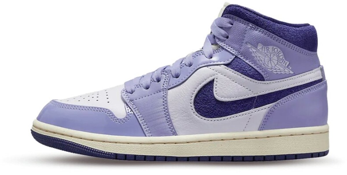 Jordan 1 Mid SE Chenille Sky J Light Purple (Women's) - Maat 35.5