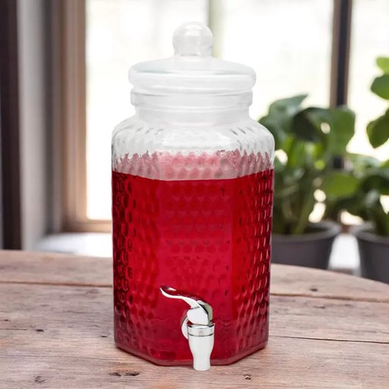 Glazen drankdispenser met honingraatstructuur, gevuld met rode drank en een zilverkleurig kraantje.