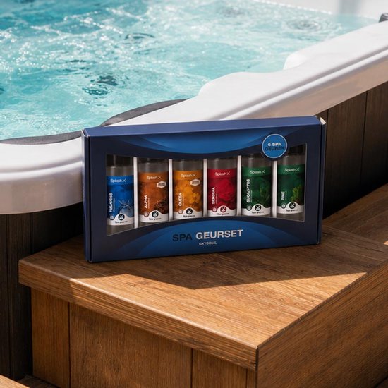 Doos met 6 Splash-X spa geuren naast een hottub.