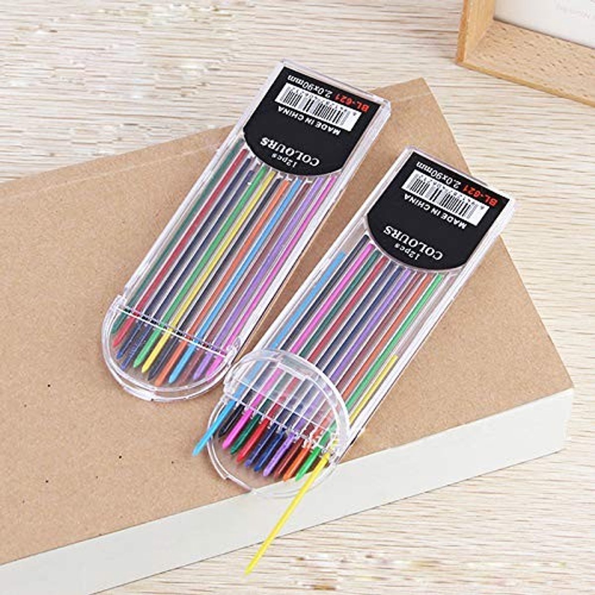 Dailygoods- Stiften 12 kleuren - 2,0 mm extra sterk - Breukbestendig - Voorgeslepen - Oliegebaseerde leads - Geschikt voor thuis, school en kantoor - Loodvullingen