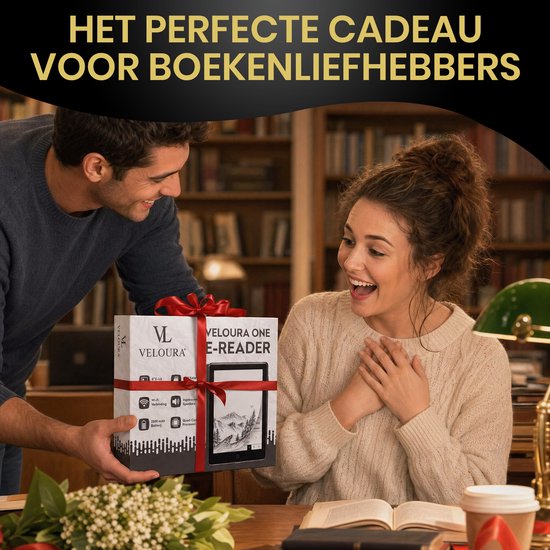Man geeft vrouw een ingepakte Veloura One E-reader cadeau met strik.