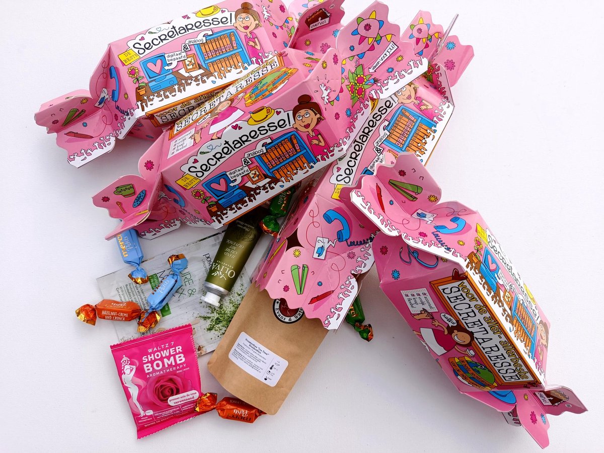 Secretaresse cadeau – luxe geschenkdoos met thee, skincare, chocolade en shower bomb