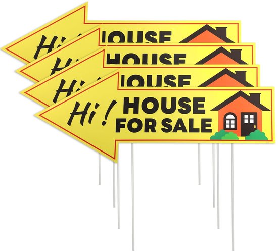Stapel van vier gele pijlborden met de tekst 'Hi! HOUSE FOR SALE' en een huisafbeelding, met witte stokken.