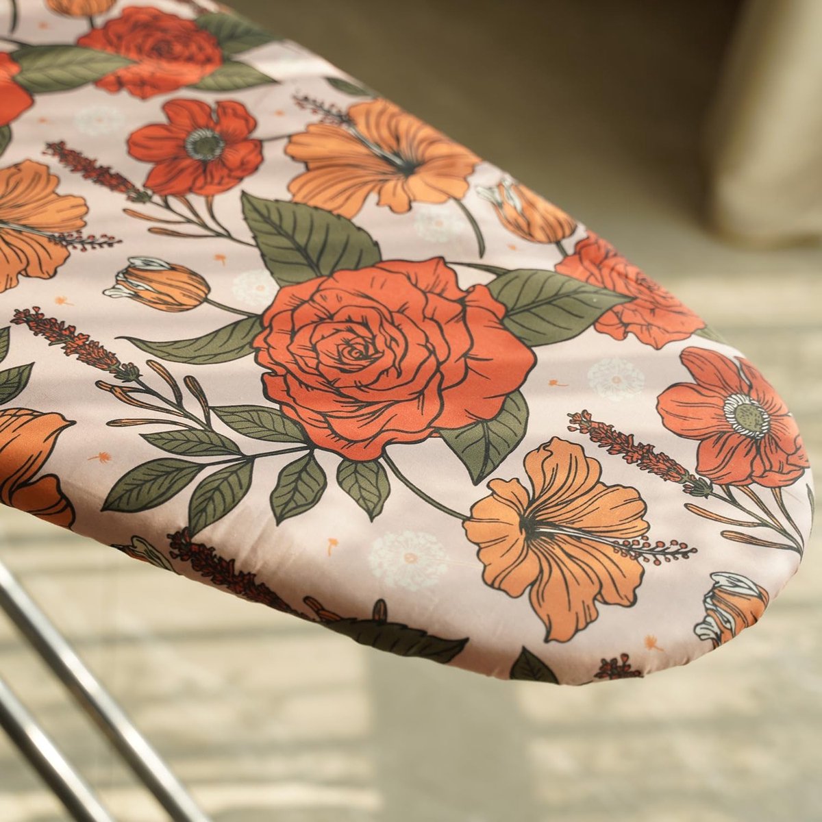 Dik Strijkplankhoes 125 x 45 cm met 6 mm Viltvulling, Verstelbare Trekkoord en Bevestigingen, Bloemenprint voor Optimale Bescherming en Comfortabel Strijken