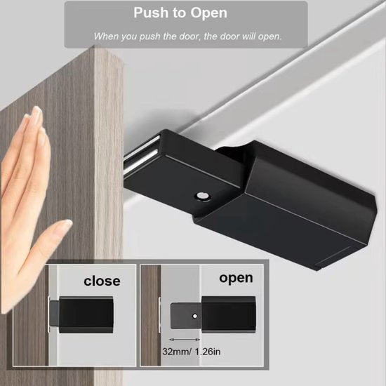 Hand duwt een zwarte, zware magneetgrendel op een kastdeur, 'close' en 'open' posities.