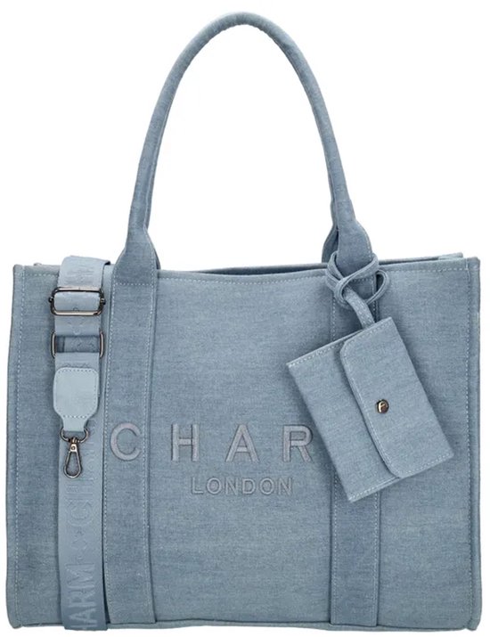 Lichtblauwe denim shopper met 'CHARM LONDON' opdruk, hengsels, afneembare schouderband en een klepje.
