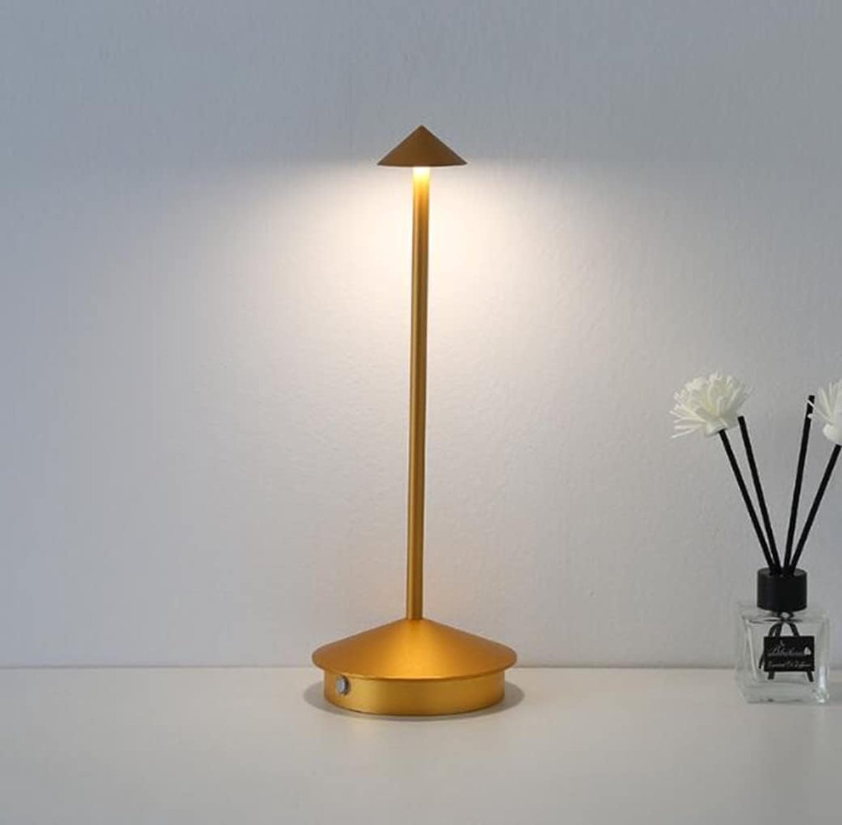 Oneay Nachtlampje / Creatieve tafellamp met puntvormige bovenkant — Oplaadbare lamp voor kamperen in de buitenlucht, sfeerverlichting voor restaurants, cafés en bars — Geschikt voor binnen- en buitengebruik.