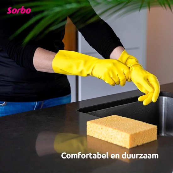 Gele Sorbo huishoudhandschoenen om een gootsteen met spons in een aanrecht.