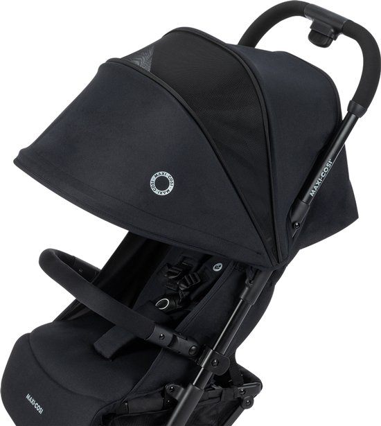 Bovenaanzicht van de kap van een zwarte buggy met zonnekap en Maxi-Cosi logo.