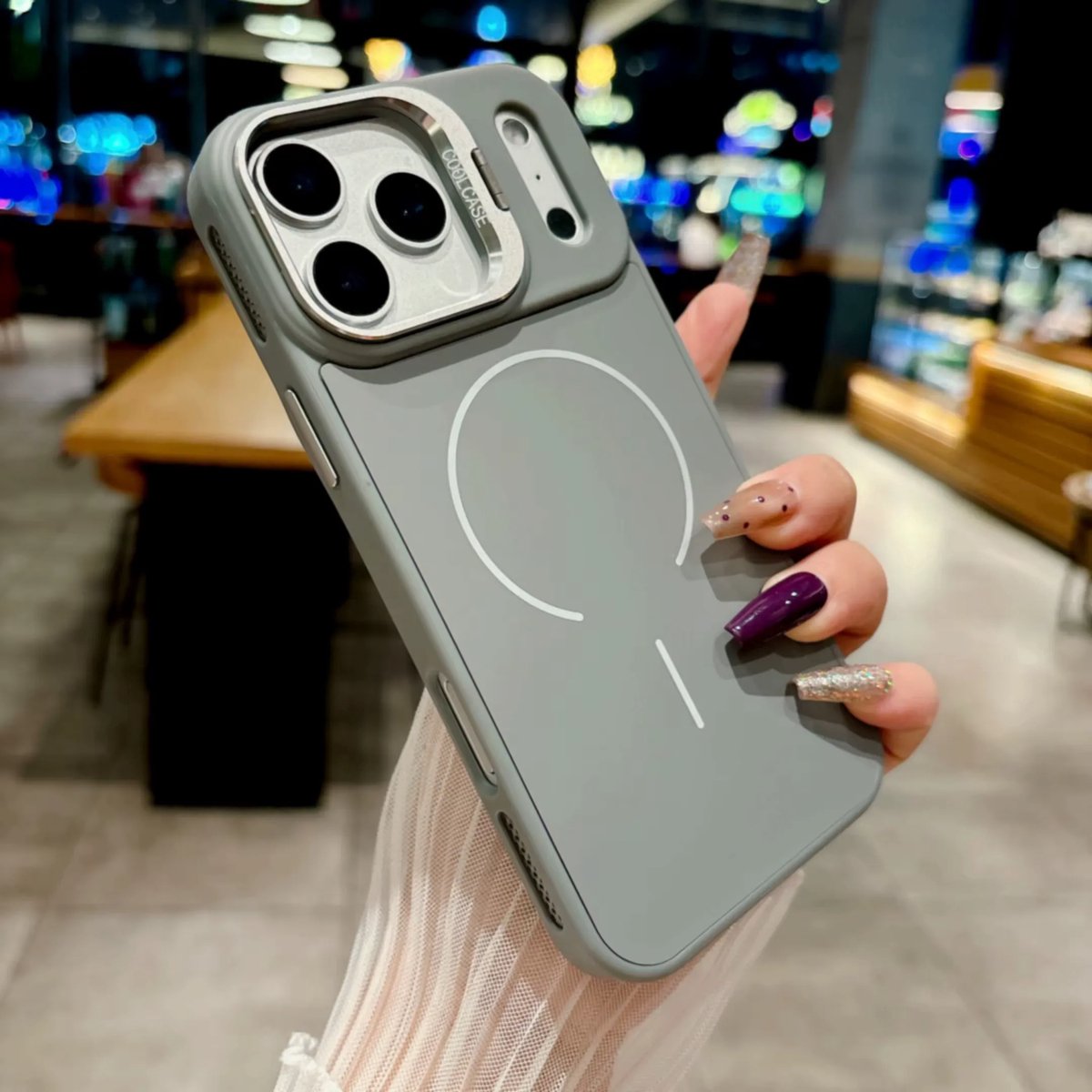 MagSafe Case met Lensbescherming & Standaardfunctie Grijs - Hoesje Geschikt voor: iPhone 17