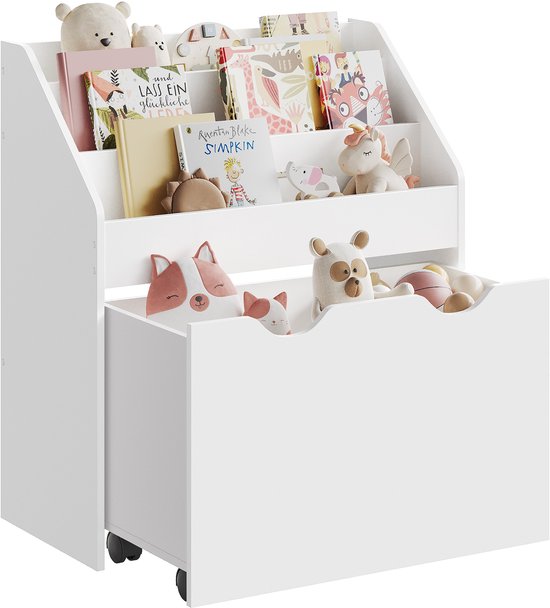 Witte kinderboeken- en opbergkast gevuld met speelgoed en boeken. De opbergbox heeft een ladefront met opdruk.