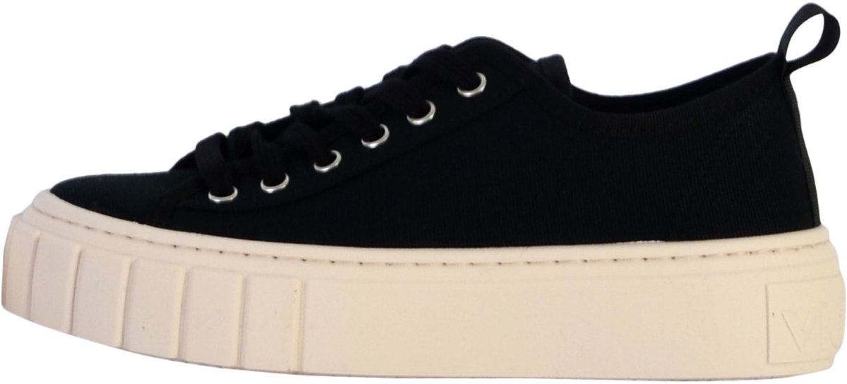 Sneakers met veters