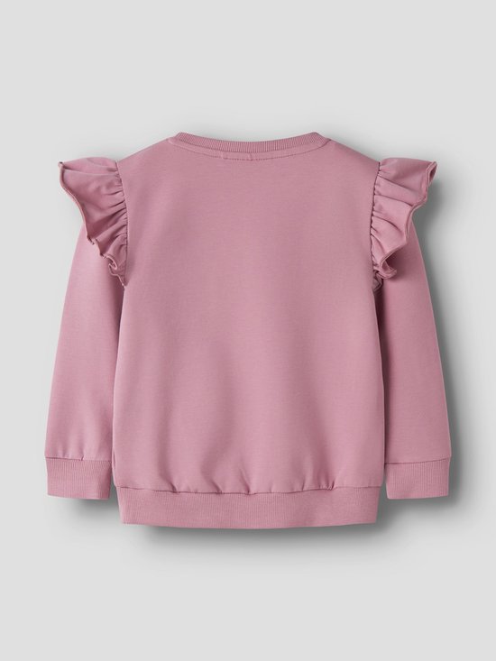 Roze sweater met ruches op de schouders, lange mouwen en een ronde hals.
