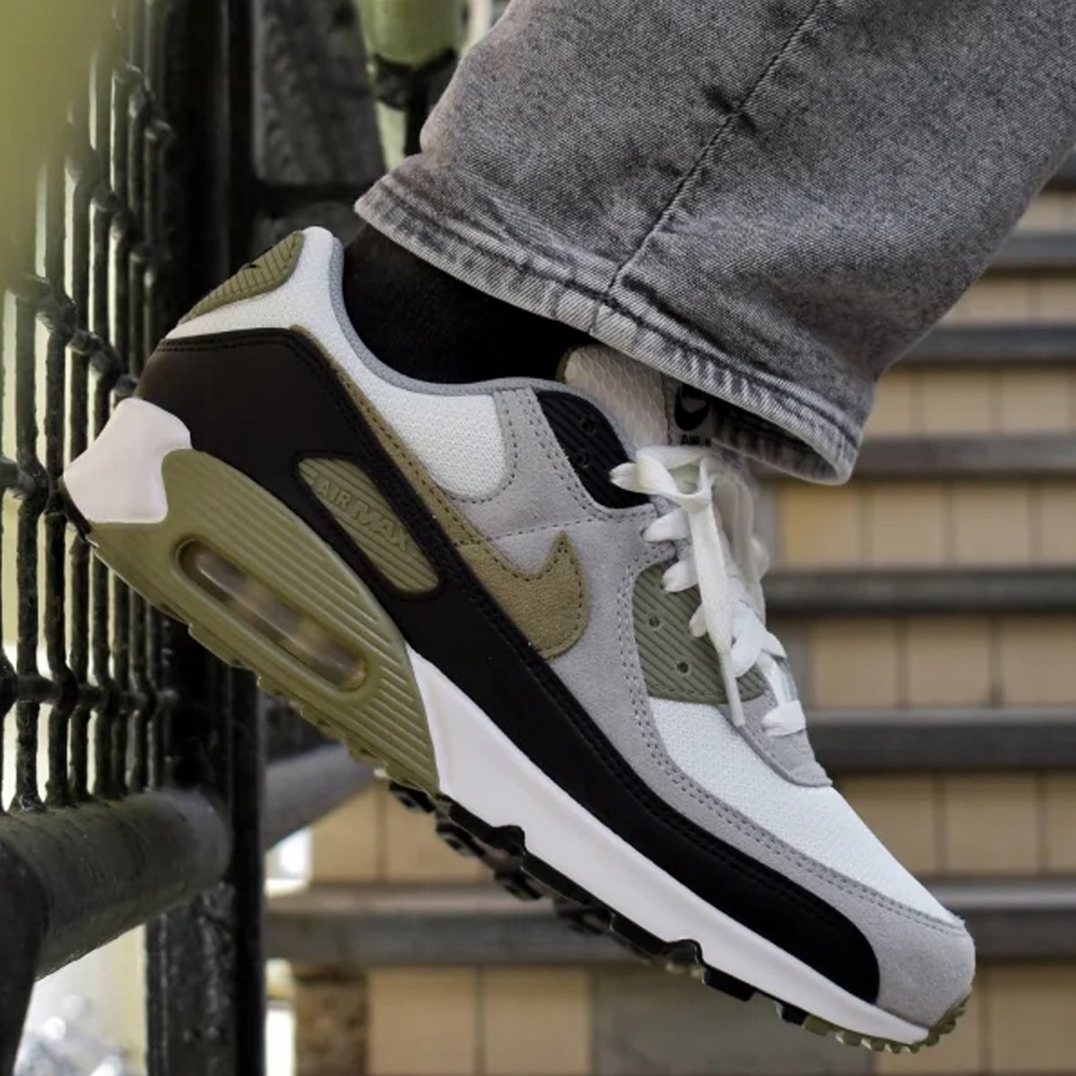 Nike Air Max 90 ‘ Sage’ . Wit