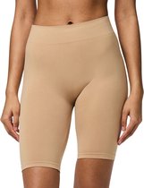 Beige, naadloze fietsshort, close-up.