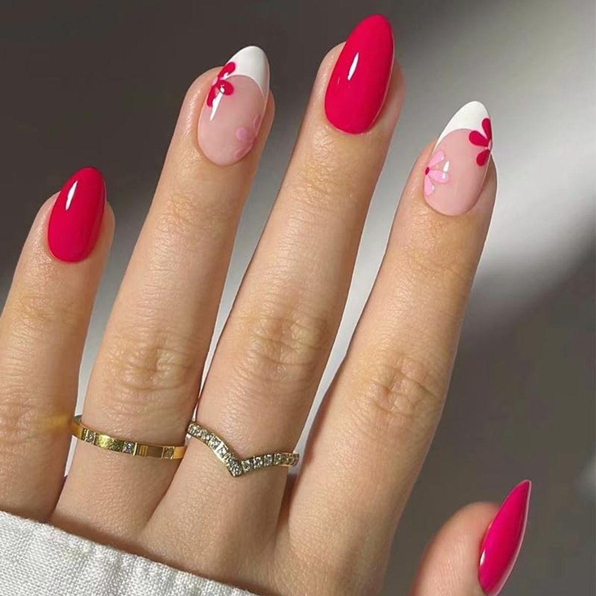 GlamRays 24 Stuks Korte Ovalen Franse Nagels met Bloemenpatroon - Perfecte Pasvorm Acryl Valse Nagels voor Dames