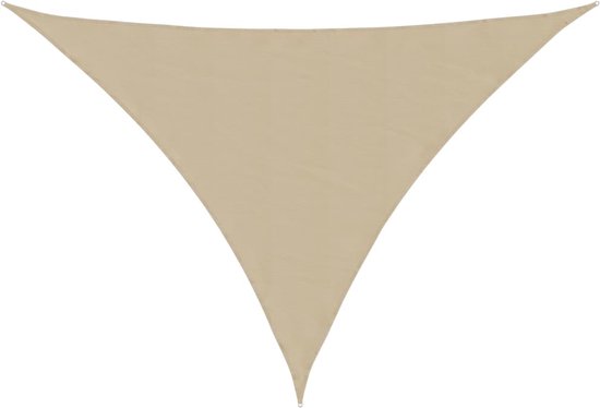 Een beige, ongelijkzijdige driehoekig schaduwdoek tegen een witte achtergrond.