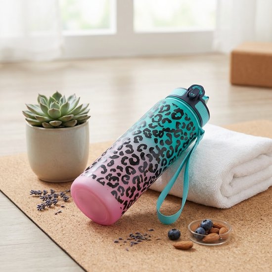 Gradiënt groen paars bidon drinkfles met panter print - bidon met draag lus en drink tuit - herbruikbare waterfles dames en heren - kunststof drinkfles met flip dop en luipaard patroon design — afbeelding 2