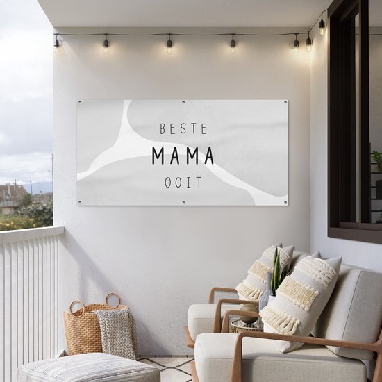 Tuinposter 160x80 cm - Tuindecoratie Spreuken - Quotes Beste Mama Ooit - Best mom - Moederdag - Mama - zwart wit - Poster voor in de tuin - Buiten decoratie - Schutting tuinschilderij - Tuindoek muurdecoratie - Wanddecoratie balkondoek
