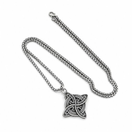 Zilverkleurige schakelketting met een vierkante Keltische knoop hanger.