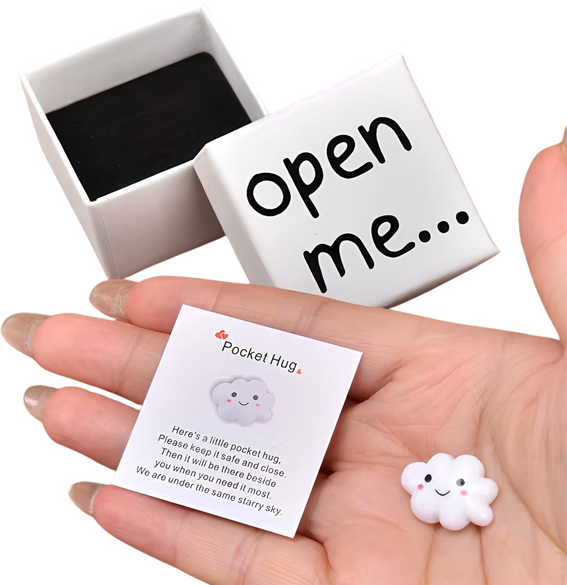 Luxe Pocket Hug Witte Wok met Gezichtje in Cadeau doosje - Inclusief Betekenisvolle Wenskaart - Schattig Handgemaakt Wolkje - Cadeau voor Vriend, Vriendin, Partner of Familie - Klein Gebaar bij Afstand, Liefde of Steun - Troost cadeau