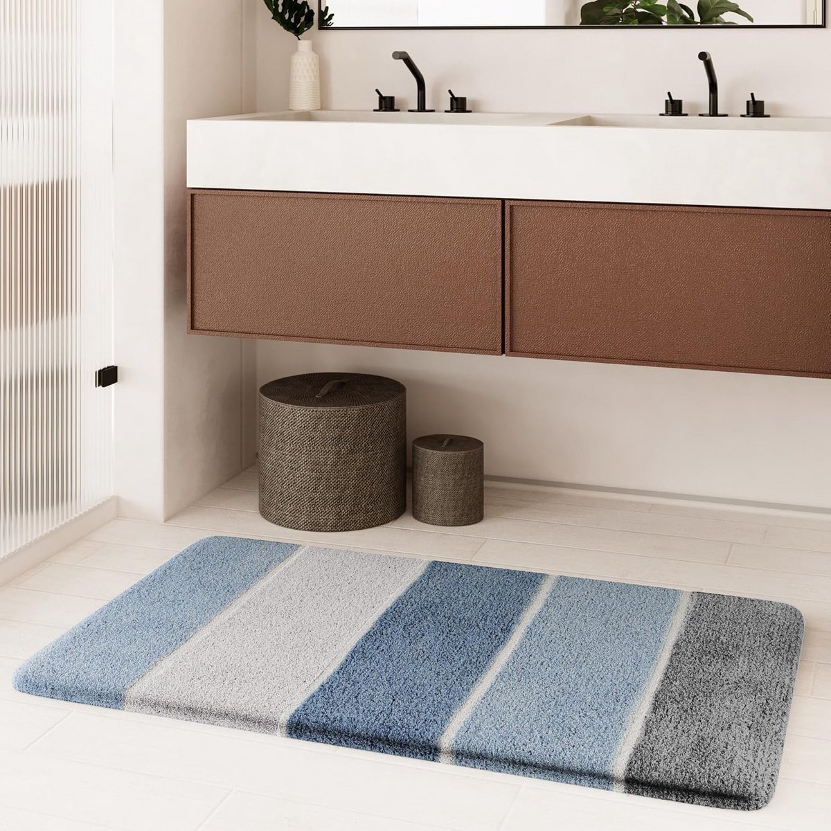 Badmat - Vloerkleed - Badkamer comfort - Antislip en wasbaar - 70 x 120 cm - Rookblauw