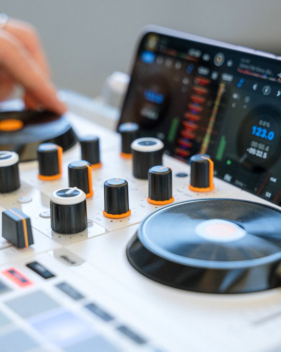 Hercules DJ Control Mix Ultra - Smartphone DJ Controller - Algoriddim Djay - Bluetooth - iOS/Android thumbnail 3