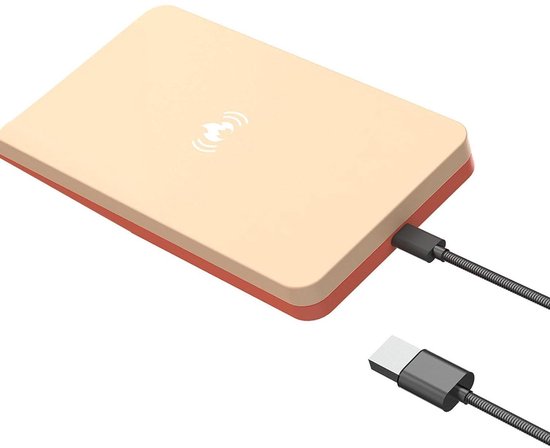Beige rechthoekige verwarmingsplaat met oranje rand en losse USB-stroomkabel op een witte achtergrond.