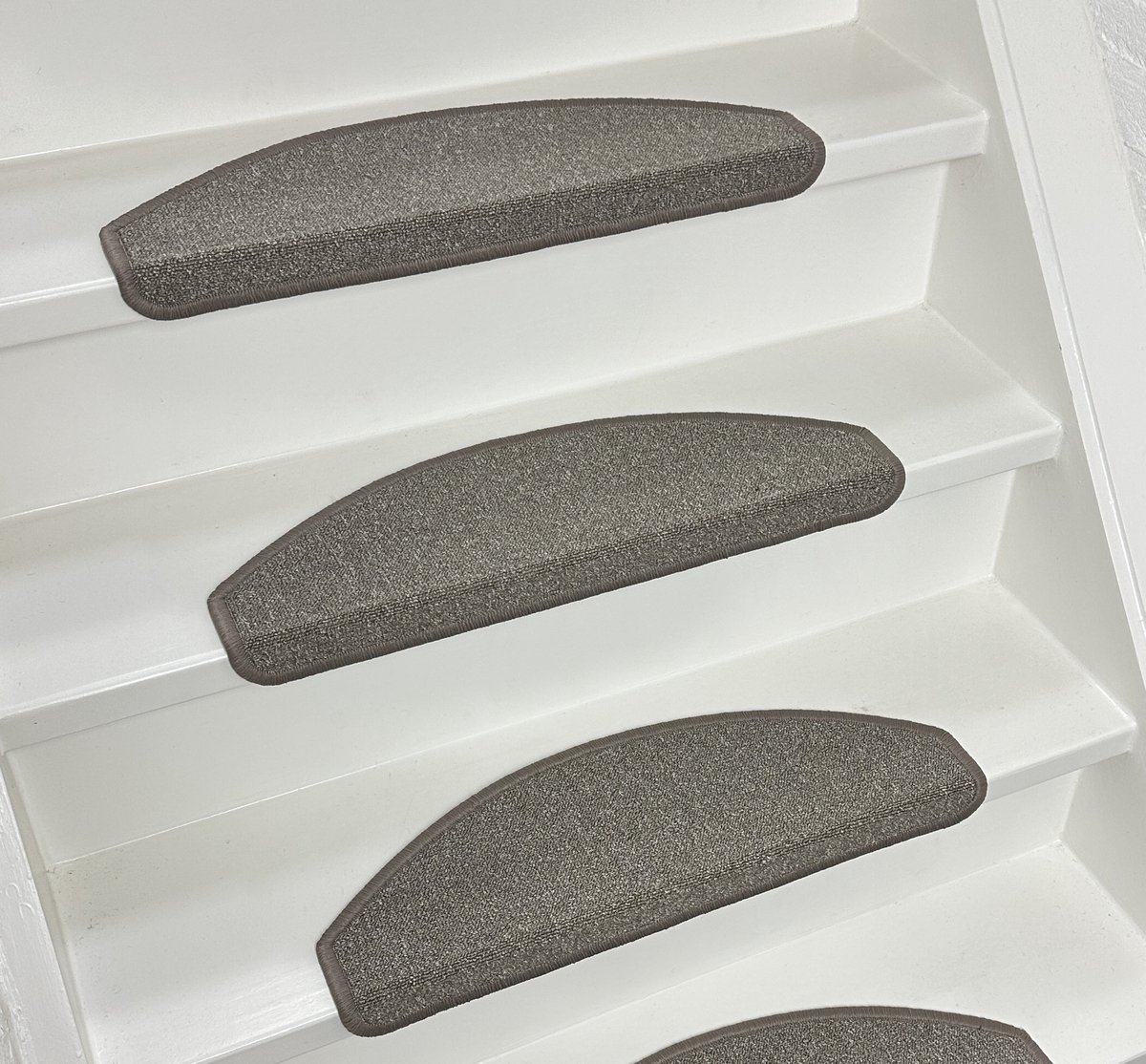 Elite Trapmatten - 15 stuks - Helsinki taupe - 56x17x3,5cm - Halve maantjes