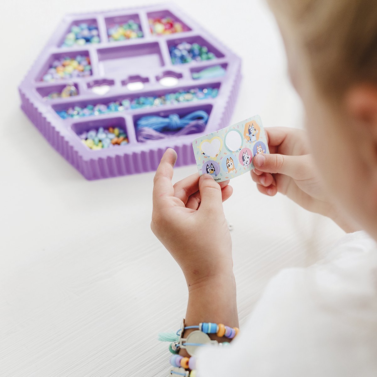 Gabby's Poppenhuis Totum kralen set 1500 delig | armbandjes maken speelgoed meisjes vanaf 3 jaar | knutselset sieraden maken creatief speelgoed Gabby's Dollhouse cadeau tip — afbeelding 4