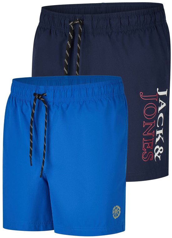 Deux shorts de bain pour hommes, un bleu vif avec un imprimé jaune sur la jambe gauche et un bleu foncé avec le texte rouge 'JACK & JONES' sur la jambe droite.
