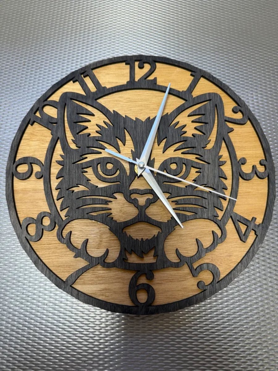 Wandklok hout met Peaking cat