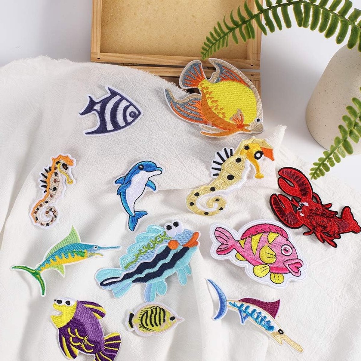 24 Stuks Marine Creaturen Strijkapplicaties, Visserij Haai, Kreeft en Roggen Borduur Patches voor Jeans, Jassen en Tassen Decoratie