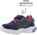 Paarse kindersneaker met roze accenten, verstelbare klittenbandsluiting.